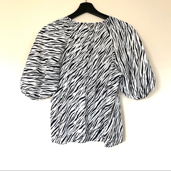 Who What Wear Animal Print Top - Picture 4 of 7